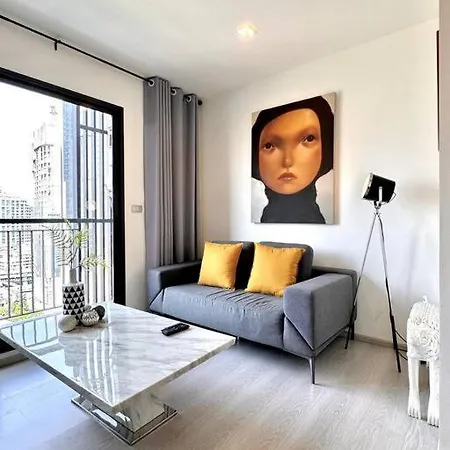 Luxury Art Apt Downtown Metro Bangkok-Kitchen-Living Room