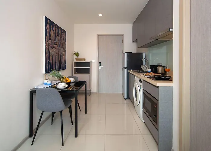 Luxury Art Downtown Metro Bangkok-kitchen-living