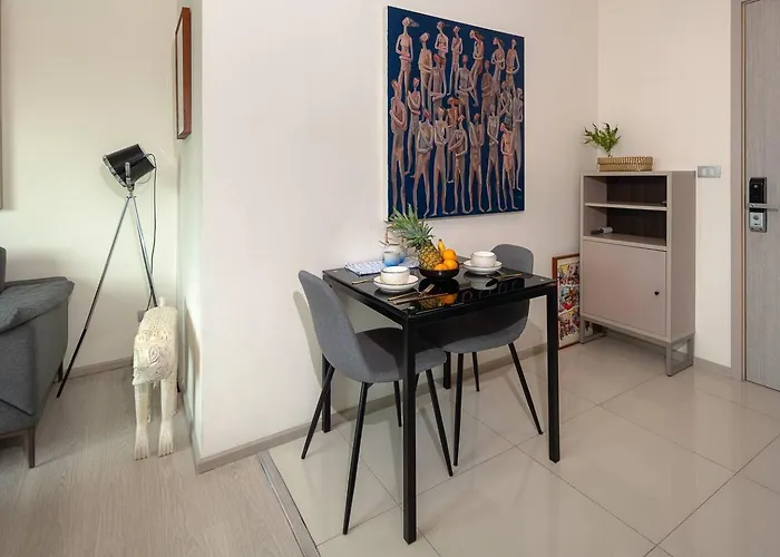 Luxury Art Downtown Metro Bangkok-kitchen-living